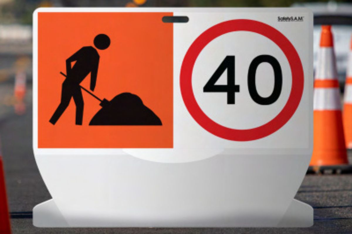 Stand alone traffic control sign - Safety SAM